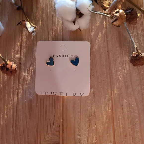 💙💙Super Adorable Blue Colored Heart  Stud Earrings💙💙 - Picture 5 of 15